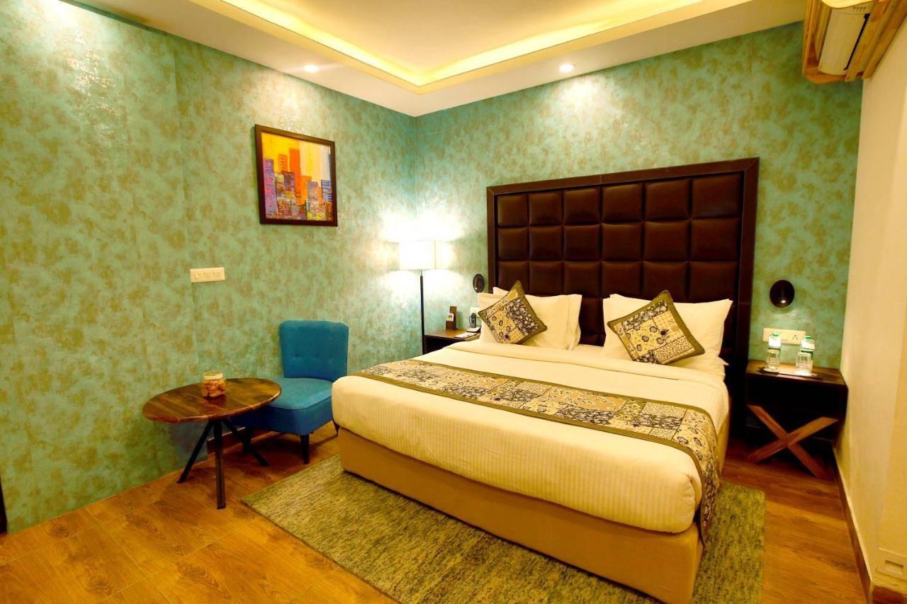 Отель The Fern Residency Нойда Экстерьер фото