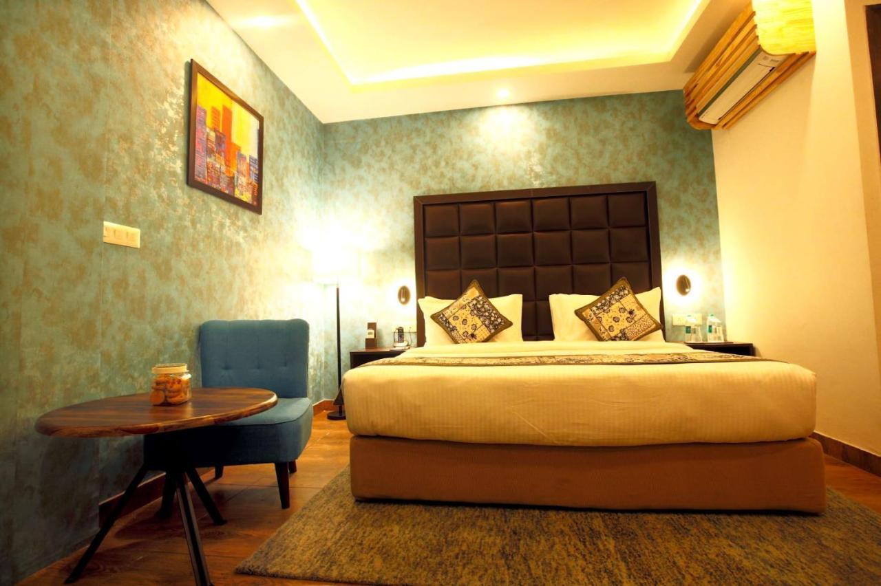 Отель The Fern Residency Нойда Экстерьер фото