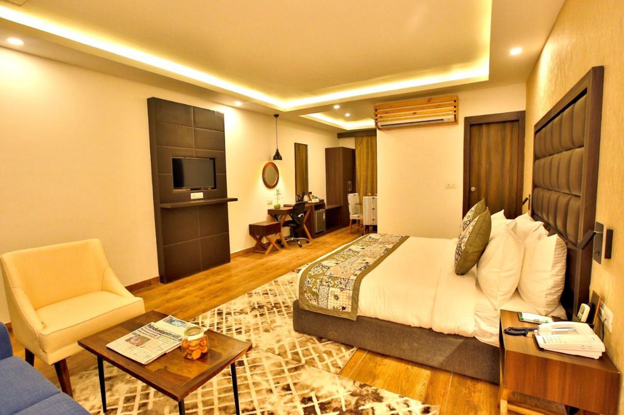Отель The Fern Residency Нойда Экстерьер фото